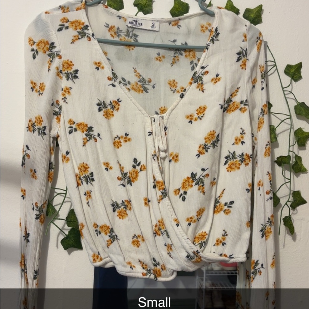 Hollister Women's Floral Wrap Blouse - Cream and Yellow